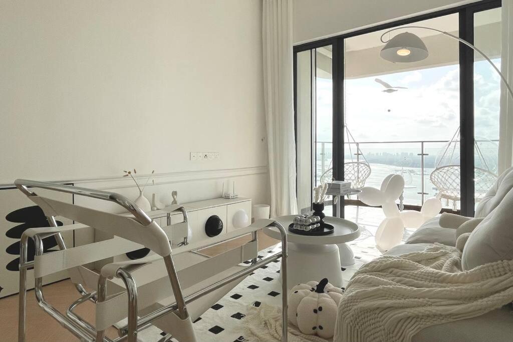 Dooga Ins-dreamspace L37 Seaview Projector 1-6pax *